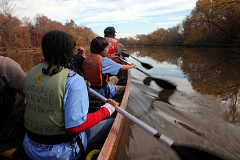 students get a chance to explore the Ancostia River with UWCA